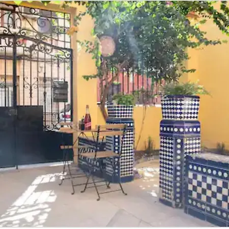 1- Interior Con Aire Acondicionado Y Con Bano Independiente * Valencia