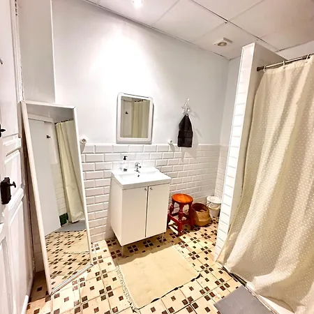 1- Interior Con Aire Acondicionado Y Con Bano Independiente Valencia