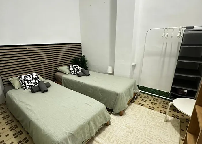 1- Interior Con Aire Acondicionado Y Con Bano Independiente Pansiyon